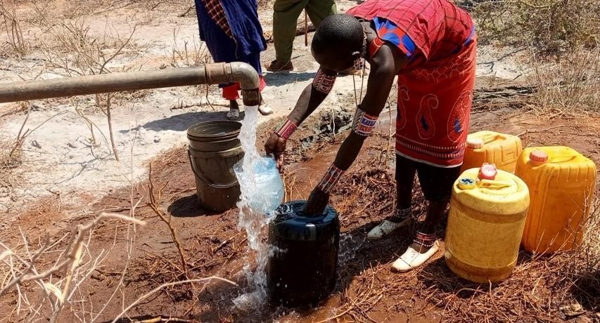 women in Kenya water